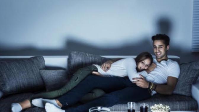 'Bana gelsene, film falan izleriz' cümlesindeki 'falan' kelimesi neler olabilir?
