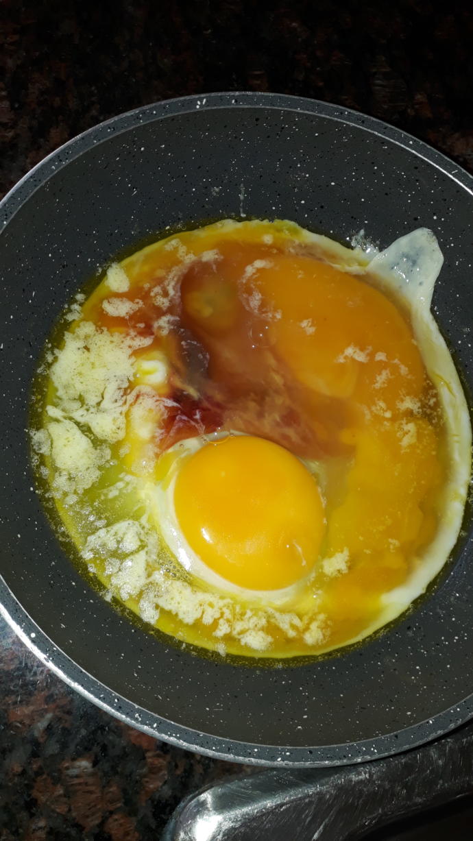 Arkadaş bu ne kardeşime yumurta kırayım dedim yumurtanın içinden kan çıktı?