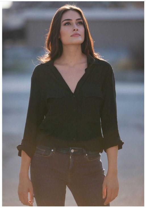 Esra Bilgiç sizce Monica Bellucciye benzemiyor mu?