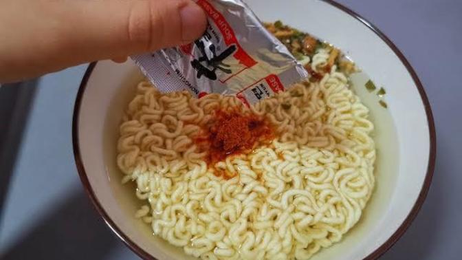 Yeşil biberli noodle yediniz mi?