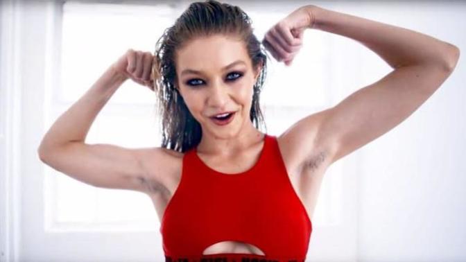 Gigi Hadid'in koltuk altı tüylerini almadan poz vermesine ne diyorsunuz?