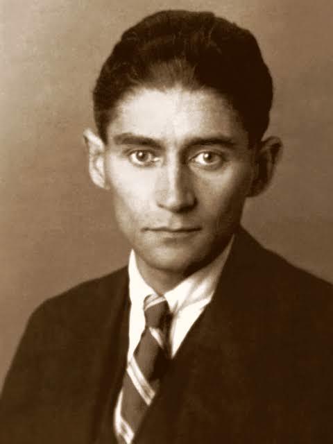 En sevdiginiz edebiyat alanında dünyaca ünlü yazar kim ?