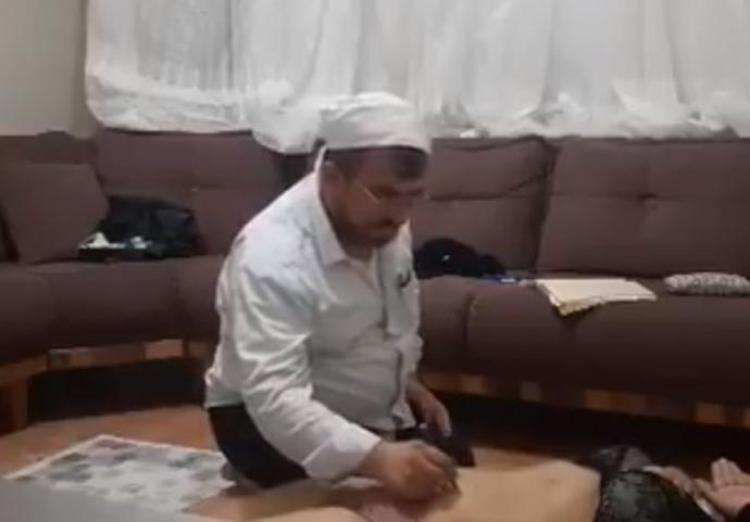 İstanbul’da bir sahte hoca kadınları çıplak şekilde muayene ediyor! Halkımız dini kullananları ayırt edemiyor mu?