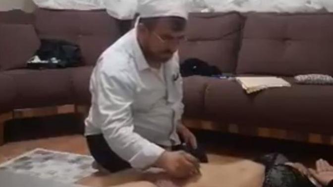 İstanbul’da bir sahte hoca kadınları çıplak şekilde muayene ediyor! Halkımız dini kullananları ayırt edemiyor mu?