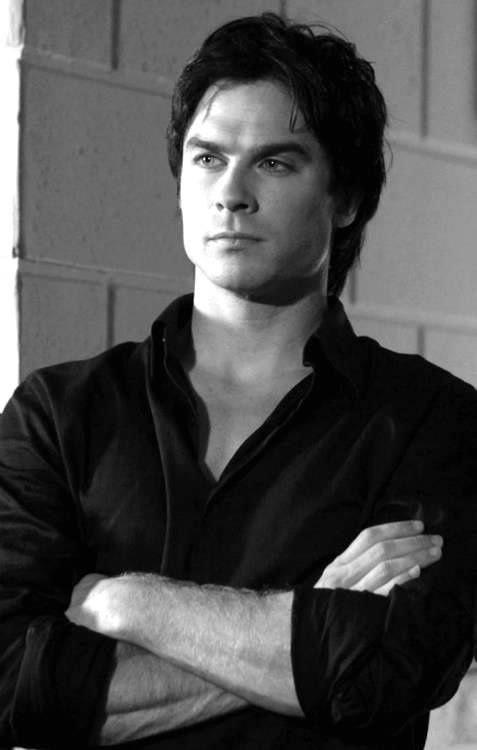 The Vampire Diaries izleyenler buraya. Klaus mu Damon mı?