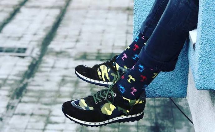 Renkli çorap giyen erkekler ponçik midir, itici mi?