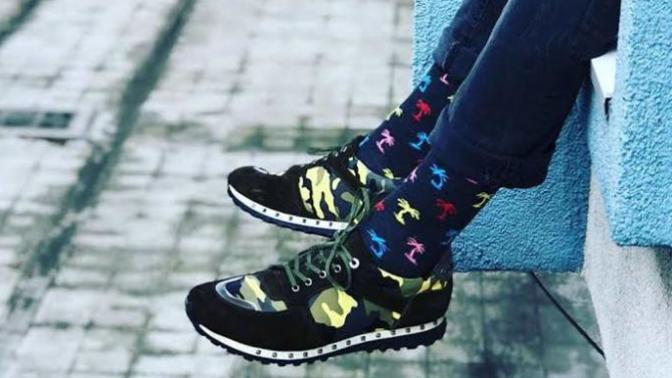 Renkli çorap giyen erkekler ponçik midir, itici mi?