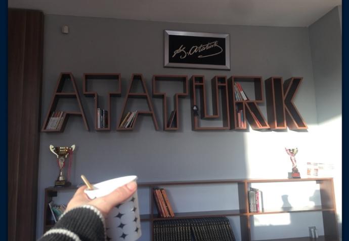 Burada kahve içip kitap okumayı. Aşk ile saatlerce izlemeyi.