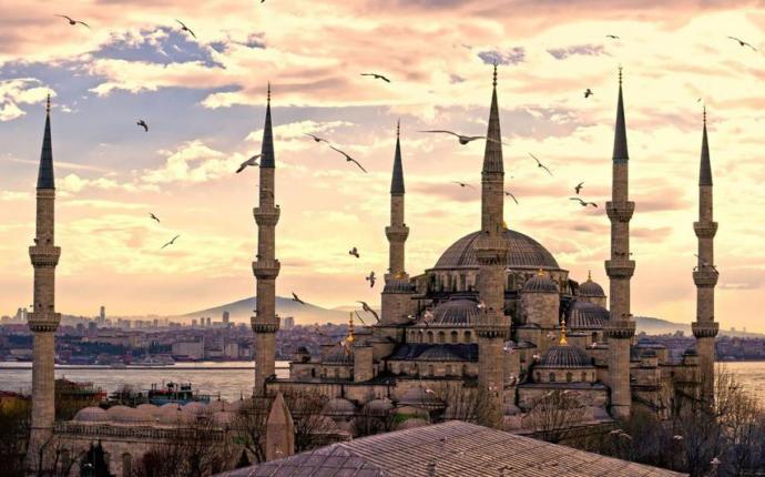 Ezan okunurken müziği kapatır mısınız?