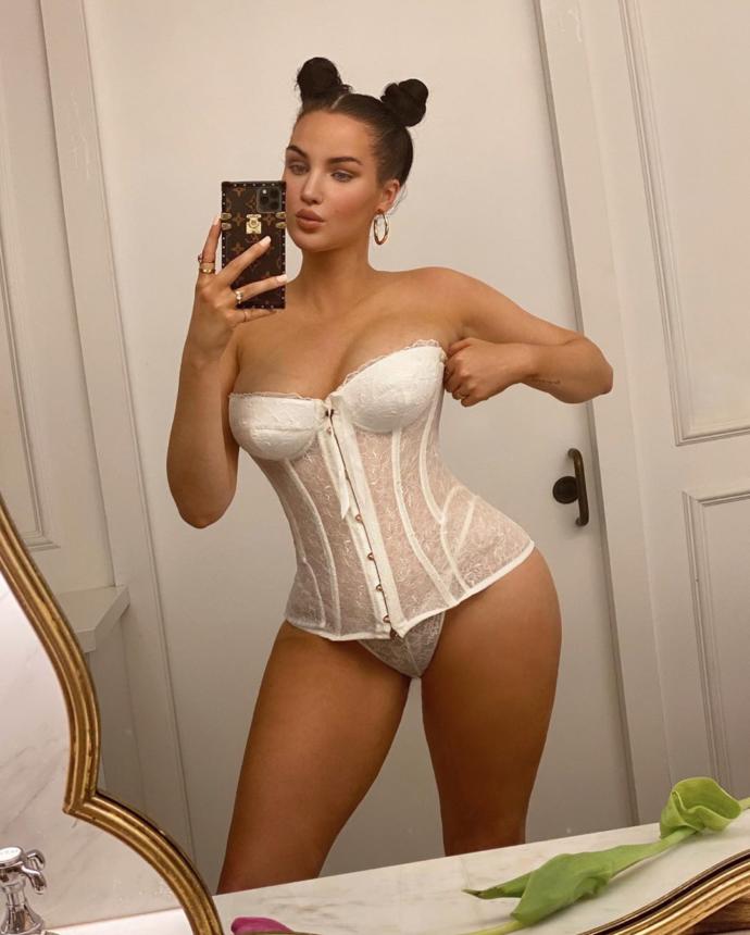 Bel ince kalça geniş bacaklar düzgün Bu fiziği nasıl yapabilirim içinizde spordan fitnesstan anlayan var mı?
