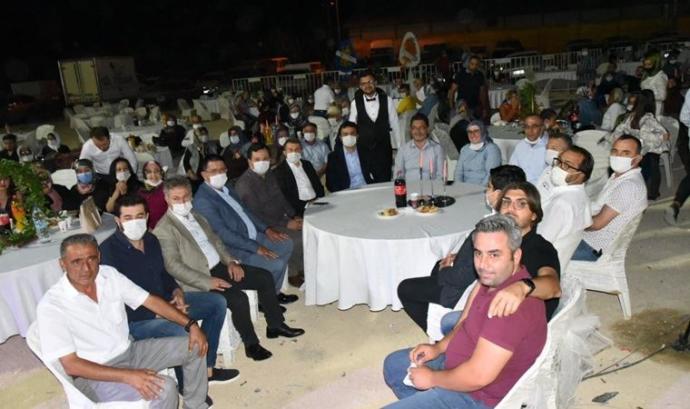 Yasak olmasına rağmen düğün yapan AKPli isim kendisini uyaran polisi sürgün ettirdi! Yasaklar sadece halka mı var?