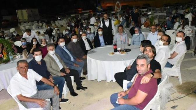 Yasak olmasına rağmen düğün yapan AKP'li isim kendisini uyaran polisi sürgün ettirdi! Yasaklar sadece halka mı var?