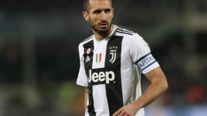 Chiellini mi daha iyi Pique mi?