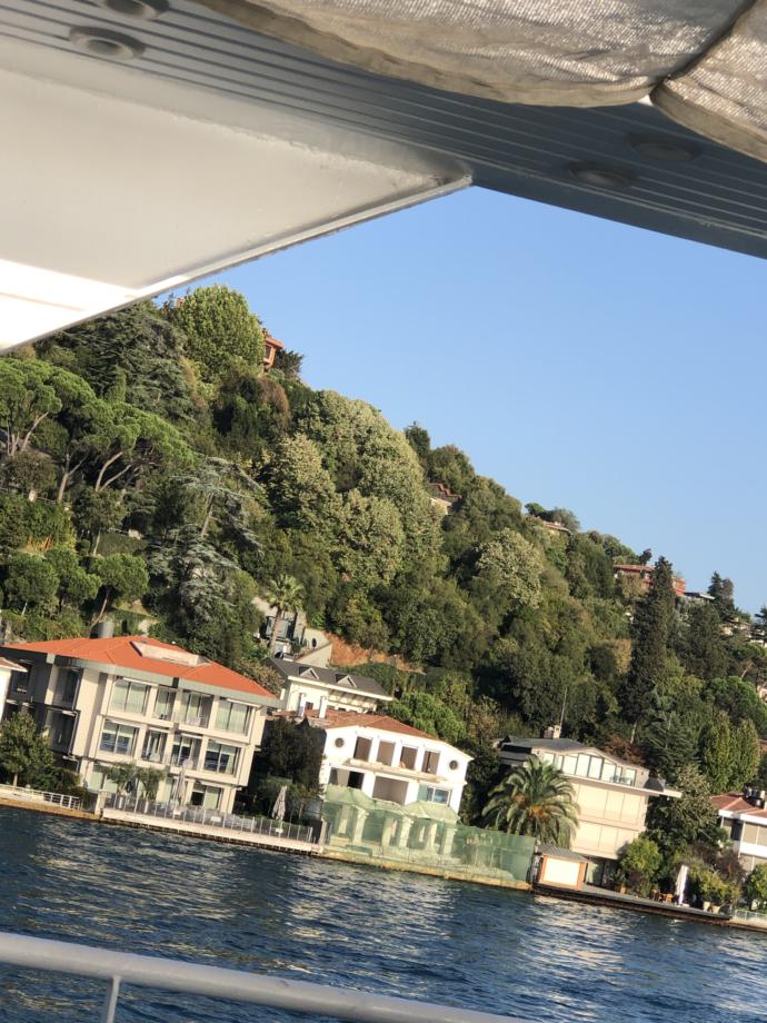 Boğazın ortasındayım ve ruhumu dinlendiren tek müzik diyebilirim 😊 sizin pazar gününz nasıl geçiyor ?