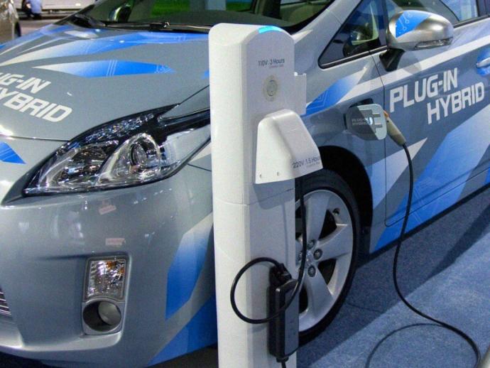 Hibrit ve elektrikli araç arasındaki fark nedir?