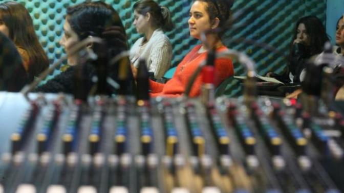 Radyo ve televizyon programcılığı nedir?