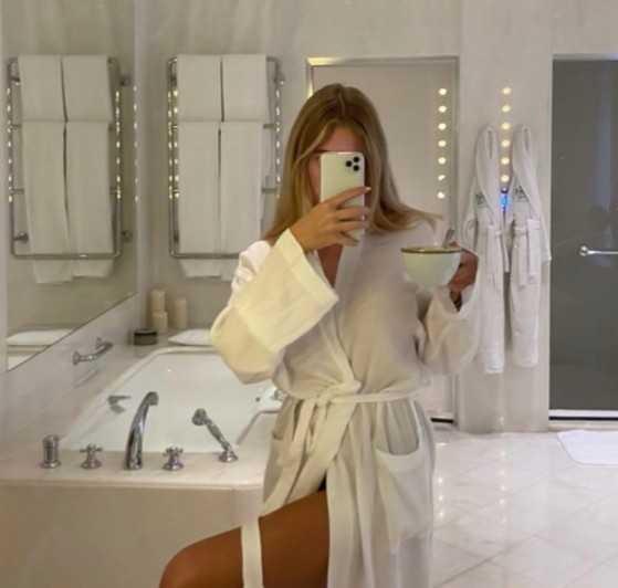 Banyo yaptıktan sonra ayna karşısında bornozlu bir şekilde fotoğraf çekildiniz mi?