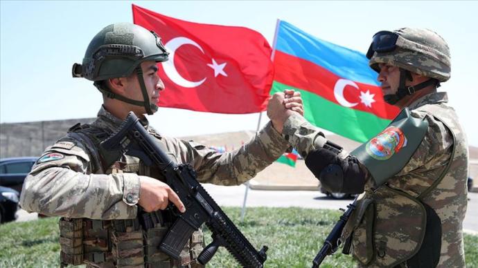 Azerbaycan meclisi savaş hali ilan etti. Ermenistanın işgal etmek için saldırdığı Azerbaycan halkına ne söylemek istersin?