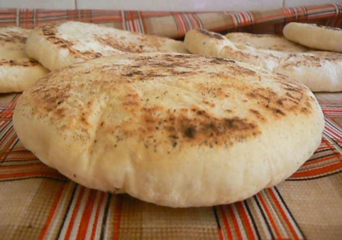 Mahkeme, Hande Erçele söylenen bazlama surat lafını hakaret kabul etmedi. Sence bazlama surat sözü iltifat mı, hakaret mi?