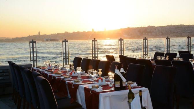 İstanbul'da Romantik Bir Akşam Yemeği için En İyi Restoran Neresi?