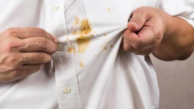 Eyvah! Sarı tişörtüme yemek döküldü, lekeyi nasıl temizleyeceğim?