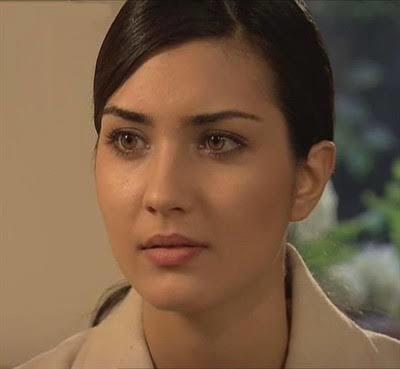 Tuba Büyüküstün güzel mi sizce?