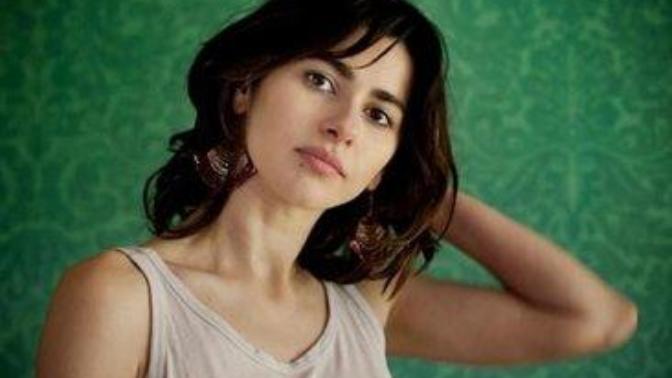 Nesrin Cavadzade, kendisine uygunsuz fotoğraf atanları sergi açarak ifşalayacak. Siz de aynısını yapar mıydınız?