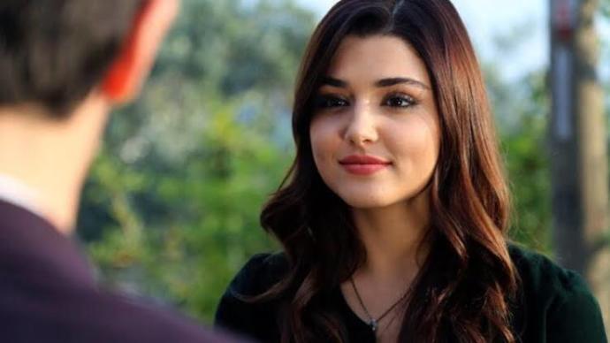Neslihan Atagül mü daha güzel Hande Erçel mi?