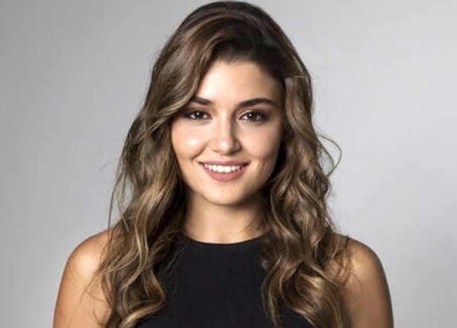 Neslihan Atagül mü daha güzel Hande Erçel mi?