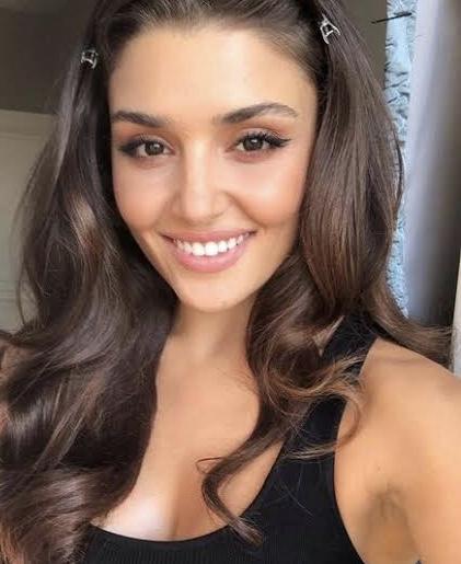 Neslihan Atagül mü daha güzel Hande Erçel mi?