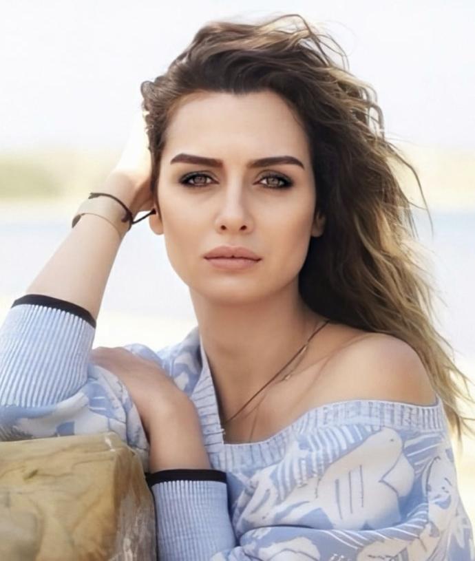 Birce Akalay güzel mi sizce?