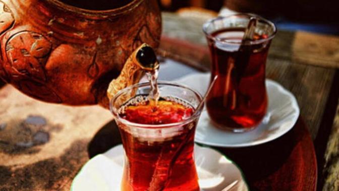 Çay dediğin demli mi olur açık mı olur?