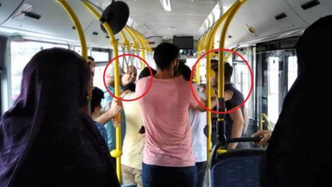 Metrobüste yer vermeyen genç tokat yedi! Yaşlılara yer vermek zorunda mıyız?