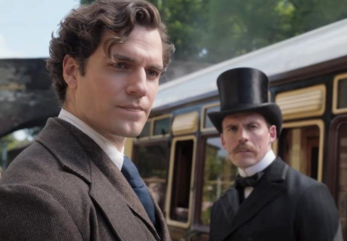 Sherlock Holmes ve Mycroft Holmes kardeşleri canlandıran karakterlerde favorin hangisi?