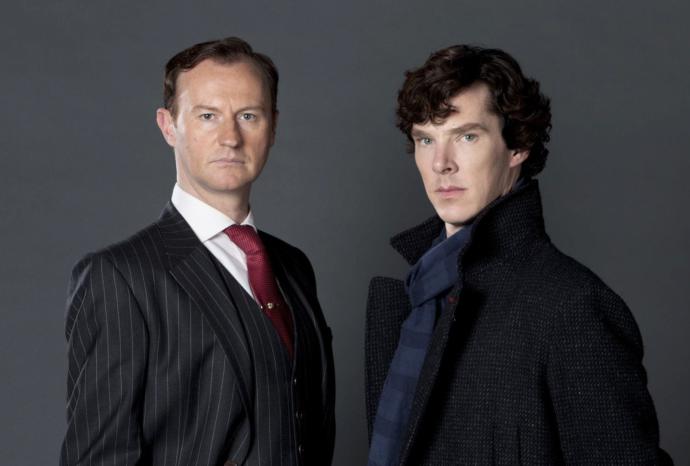 Sherlock Holmes ve Mycroft Holmes kardeşleri canlandıran karakterlerde favorin hangisi?