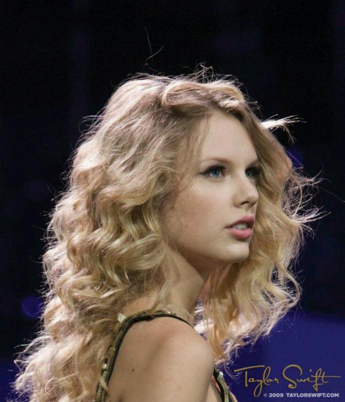 Taylor Swift çok çirkin değil mi neresi güzel?