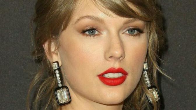 Taylor Swift çok çirkin değil mi neresi güzel?