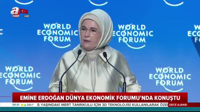 İlkokul mezunu Emine Erdoğanın uzman akademisyenlere hatta profesörlere konferans vermesini doğru buluyor musunuz?