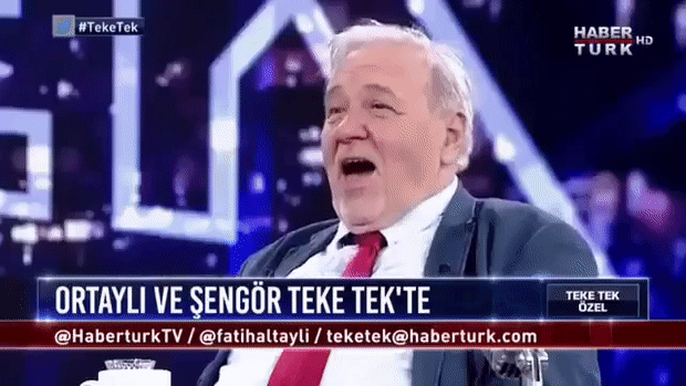 İlkokul mezunu Emine Erdoğanın uzman akademisyenlere hatta profesörlere konferans vermesini doğru buluyor musunuz?