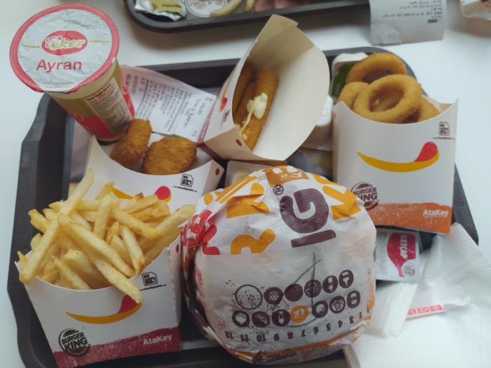 Bu önünüzde olsa yer miydiniz?