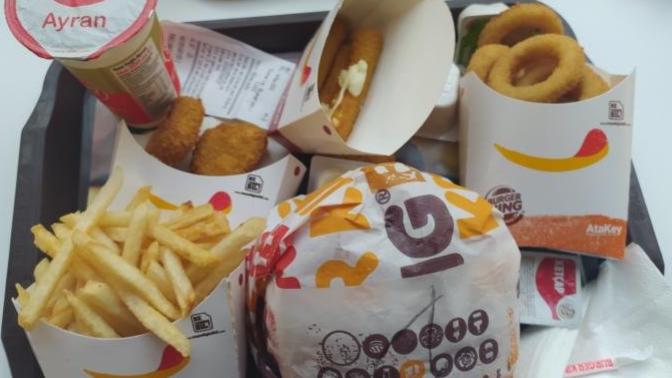 Bu önünüzde olsa yer miydiniz?