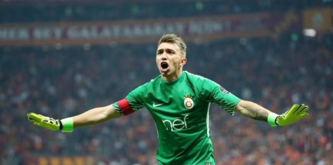 Sizce Muslera mı daha iyi kaleci Handanovic mi?