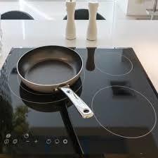 Cam ocağı çizmeden nasıl temizleyebilirim?