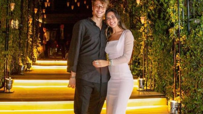 Influencer Sibil Çetinkaya sizce güzel mi? Kendisi çok zengin ve oyuncu Burak Yörük'ün sevgilisi?