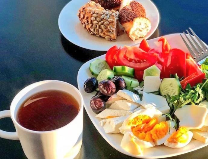 Kahvaltı günün en onemli öğünü kahvalti etmeden evden çıkmayın,😋😋Benim icin tabiki dış guzellik onemli organ mafyasi miyim ben bana ne ic güzellikten 😈😈