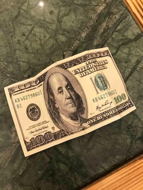 Yerde 100 dolar buldun ne yaparsın?