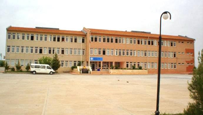 Faaliyette olduğu zamana ait okul binasının bir fotoğrafı