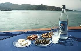 Raki sofrasinda Ahmet Kayami Muslum Gursesmi dinlenir?