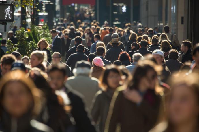 İngilizce öğrenmek istiyorum. Konuşmak için Amerikalı birisini nasıl bulabilirim?