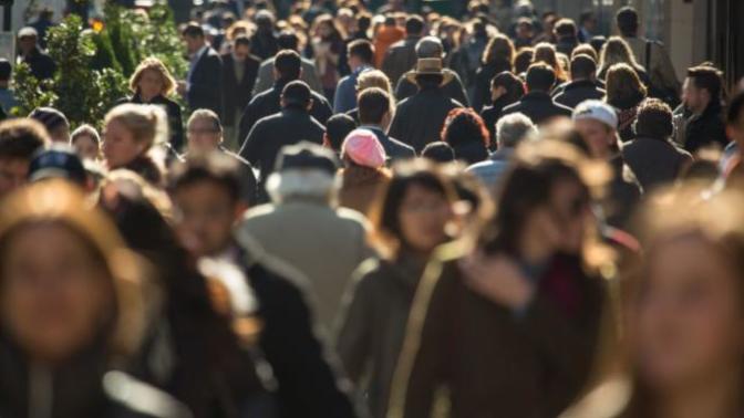 İngilizce öğrenmek istiyorum. Konuşmak için Amerikalı birisini nasıl bulabilirim?